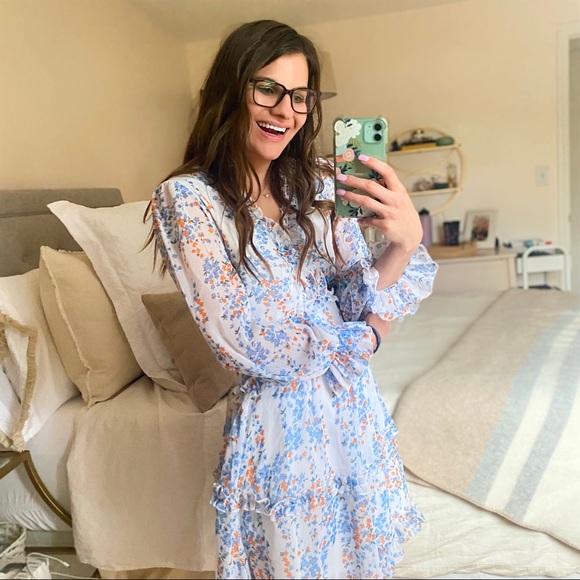 Hi! Welcome to my closet 🛍️ - Picture 3 of 6